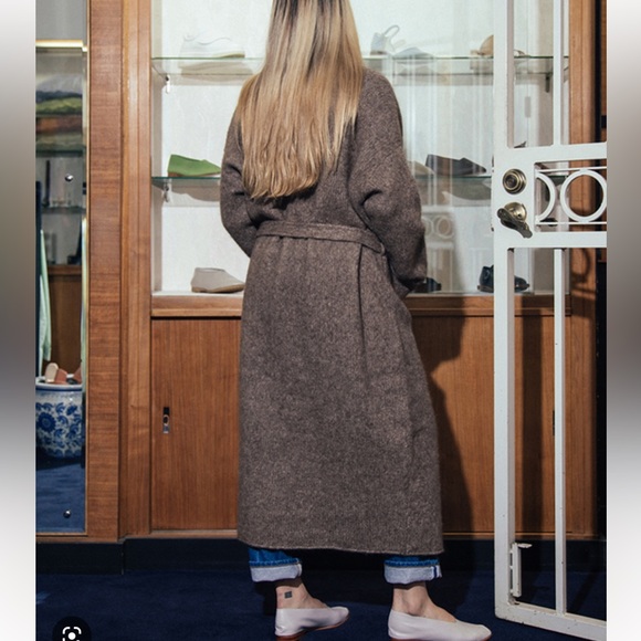 LAUREN MANOOGIAN - Picture 9 of 11